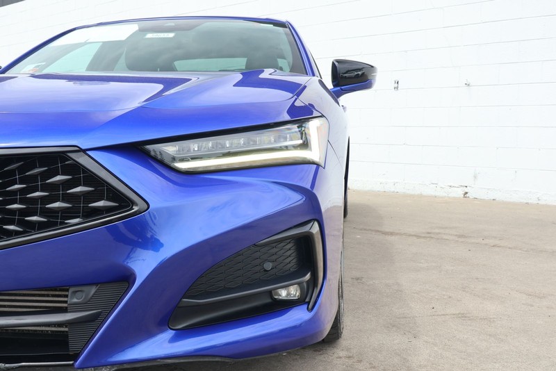 Acura TLX Vehicle Full-screen Gallery Image 03