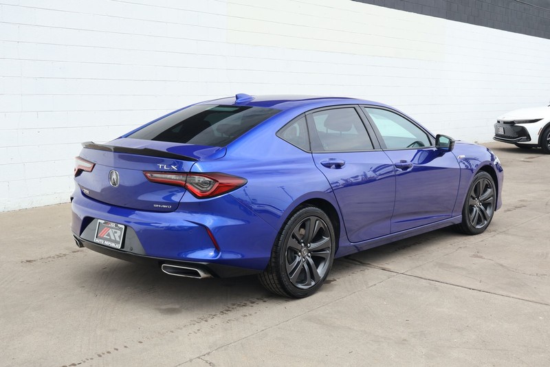 Acura TLX Vehicle Full-screen Gallery Image 05