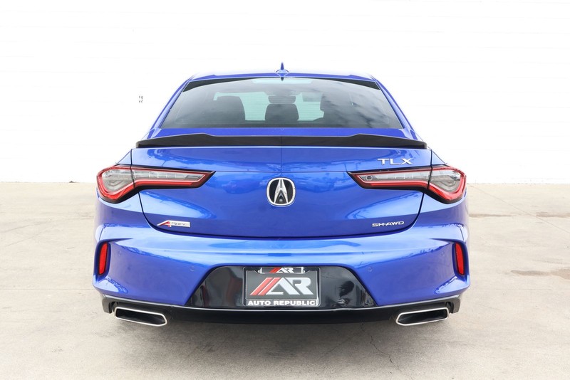 Acura TLX Vehicle Full-screen Gallery Image 06