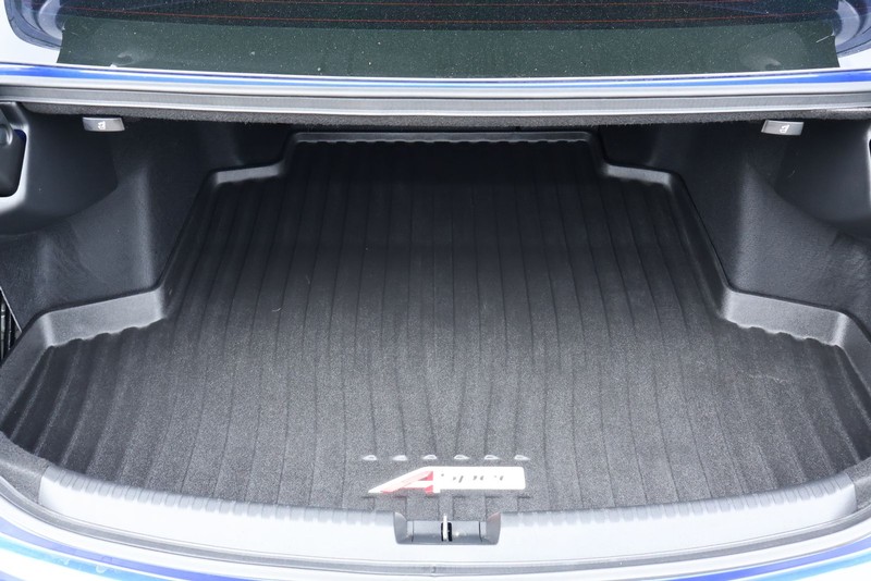 Acura TLX Vehicle Full-screen Gallery Image 09