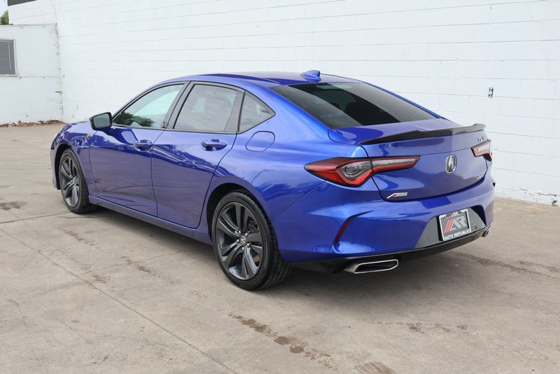 Acura TLX Vehicle Full-screen Gallery Image 10