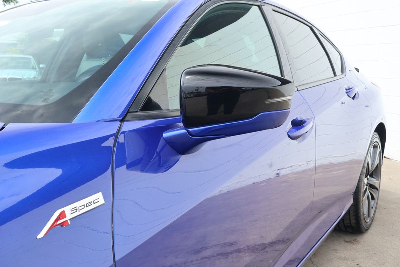Acura TLX Vehicle Full-screen Gallery Image 13