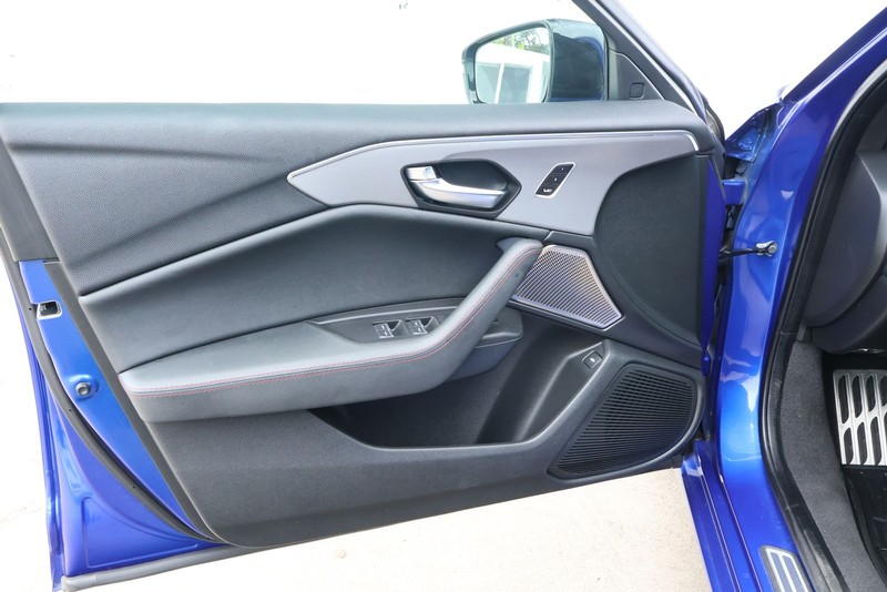 Acura TLX Vehicle Full-screen Gallery Image 16