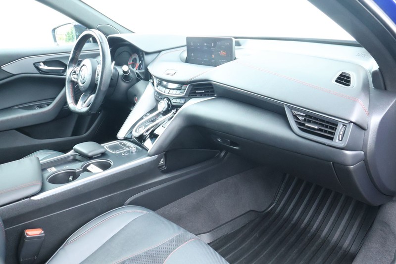 Acura TLX Vehicle Full-screen Gallery Image 23