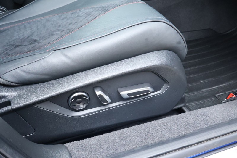 Acura TLX Vehicle Full-screen Gallery Image 24
