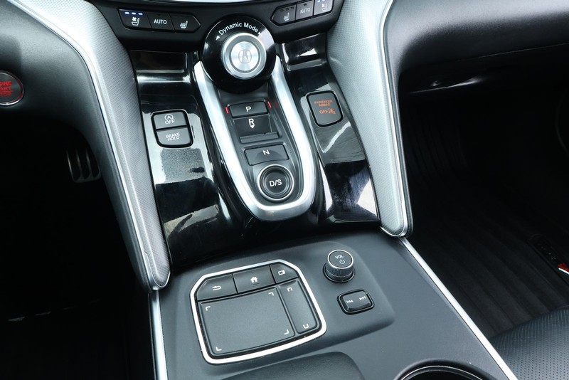 Acura TLX Vehicle Full-screen Gallery Image 34