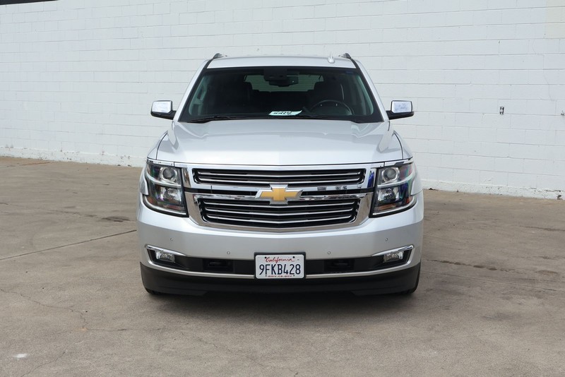 Chevrolet Suburban Vehicle Full-screen Gallery Image 02
