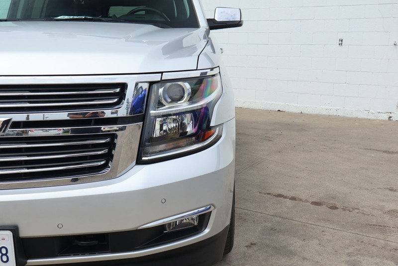Chevrolet Suburban Vehicle Full-screen Gallery Image 03