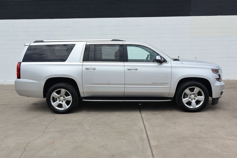 Chevrolet Suburban Vehicle Full-screen Gallery Image 04