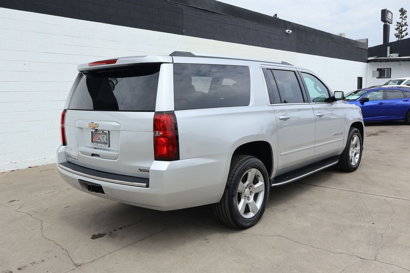 Chevrolet Suburban Vehicle Full-screen Gallery Image 05