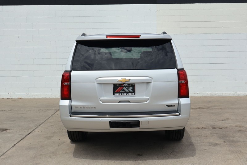 Chevrolet Suburban Vehicle Full-screen Gallery Image 06