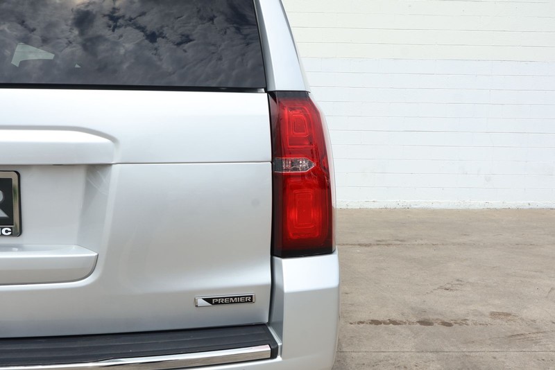 Chevrolet Suburban Vehicle Full-screen Gallery Image 07