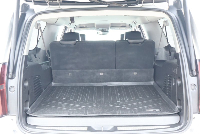 Chevrolet Suburban Vehicle Full-screen Gallery Image 09