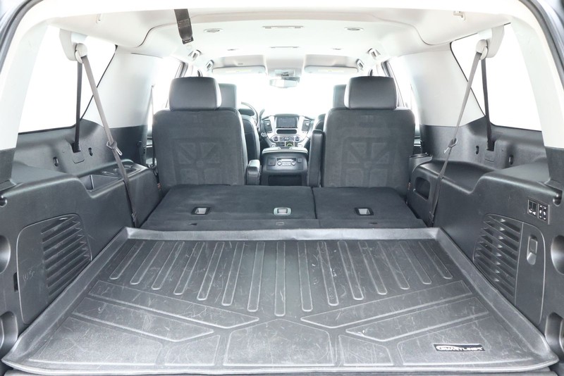 Chevrolet Suburban Vehicle Full-screen Gallery Image 10