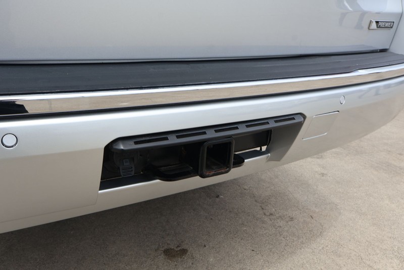 Chevrolet Suburban Vehicle Full-screen Gallery Image 12