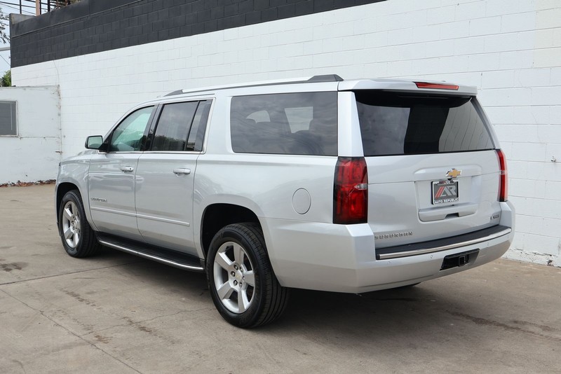 Chevrolet Suburban Vehicle Full-screen Gallery Image 13