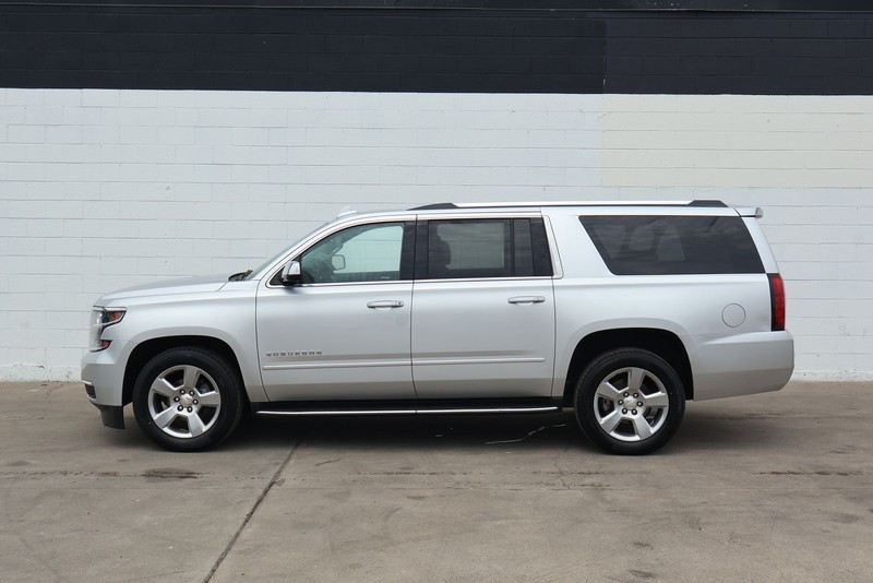 Chevrolet Suburban Vehicle Full-screen Gallery Image 14