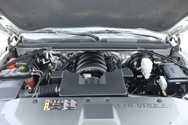 Chevrolet Suburban Vehicle Full-screen Gallery Image 17