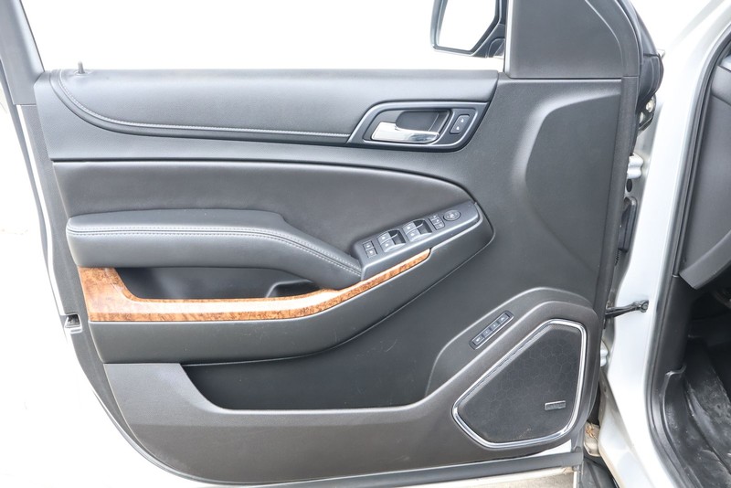 Chevrolet Suburban Vehicle Full-screen Gallery Image 19