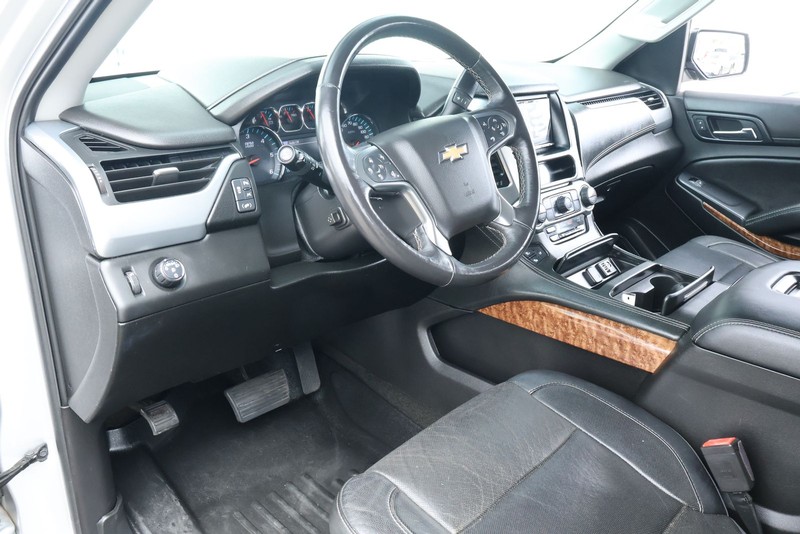 Chevrolet Suburban Vehicle Full-screen Gallery Image 20