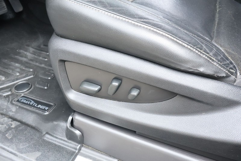 Chevrolet Suburban Vehicle Full-screen Gallery Image 21