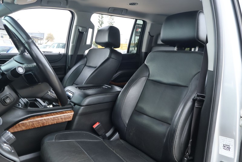 Chevrolet Suburban Vehicle Full-screen Gallery Image 22