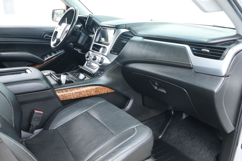 Chevrolet Suburban Vehicle Full-screen Gallery Image 24