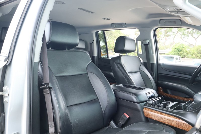 Chevrolet Suburban Vehicle Full-screen Gallery Image 26