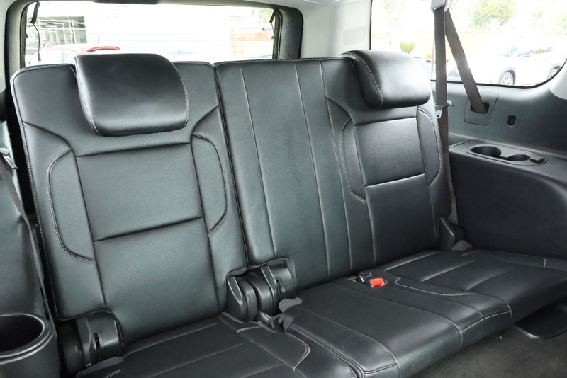 Chevrolet Suburban Vehicle Full-screen Gallery Image 28