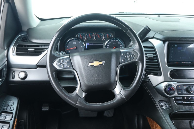 Chevrolet Suburban Vehicle Full-screen Gallery Image 32