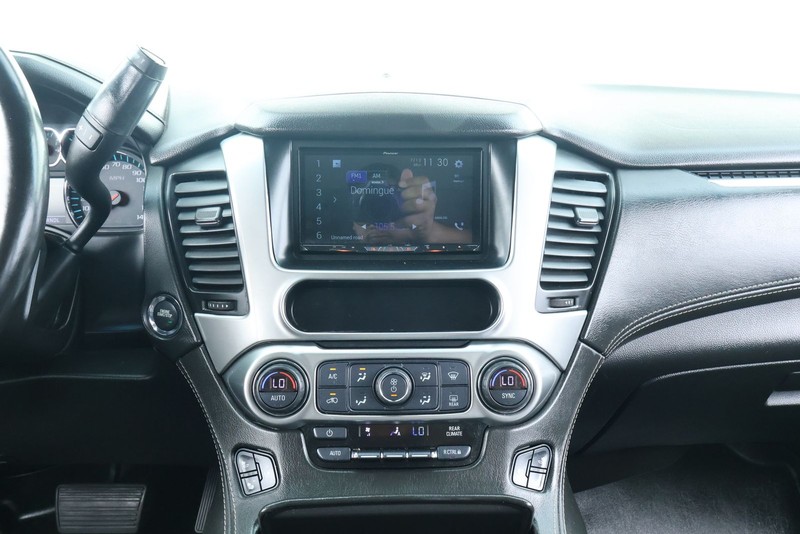 Chevrolet Suburban Vehicle Full-screen Gallery Image 33