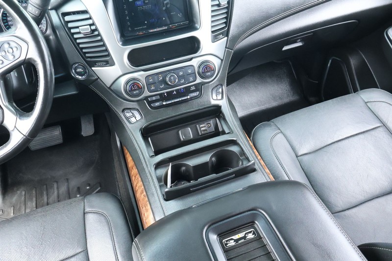 Chevrolet Suburban Vehicle Full-screen Gallery Image 34
