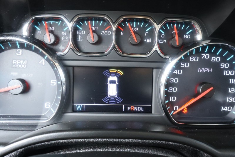 Chevrolet Suburban Vehicle Full-screen Gallery Image 36