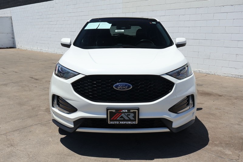Ford Edge Vehicle Full-screen Gallery Image 02