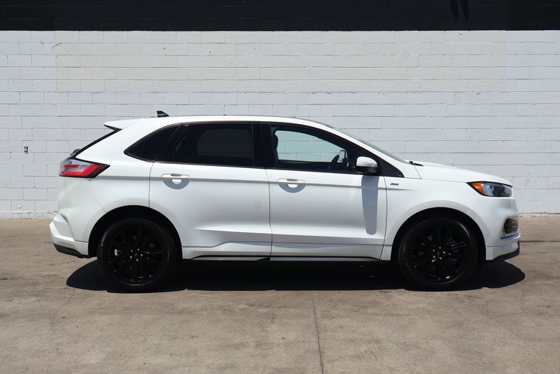 Ford Edge Vehicle Full-screen Gallery Image 04