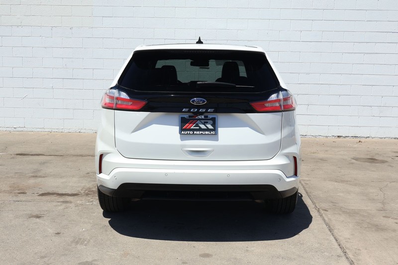 Ford Edge Vehicle Full-screen Gallery Image 06