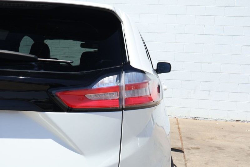 Ford Edge Vehicle Full-screen Gallery Image 07