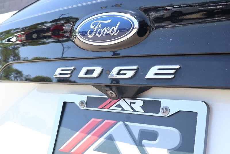 Ford Edge Vehicle Full-screen Gallery Image 08