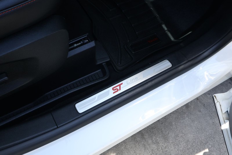 Ford Edge Vehicle Full-screen Gallery Image 20