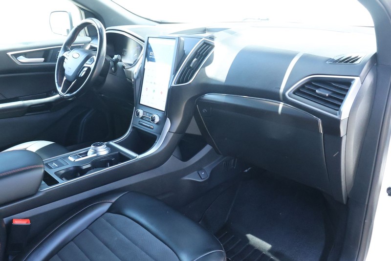 Ford Edge Vehicle Full-screen Gallery Image 24