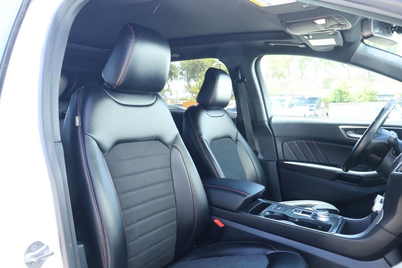 Ford Edge Vehicle Full-screen Gallery Image 26