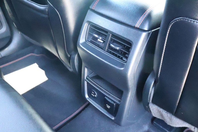 Ford Edge Vehicle Full-screen Gallery Image 28