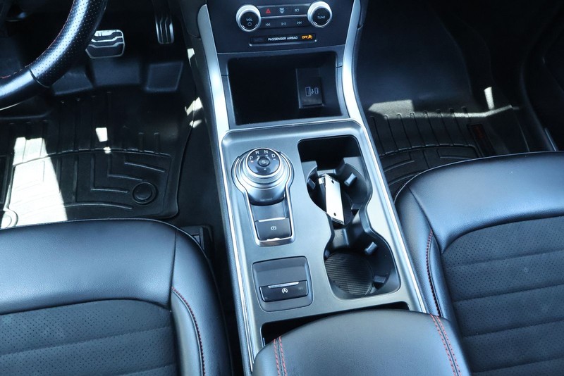 Ford Edge Vehicle Full-screen Gallery Image 34