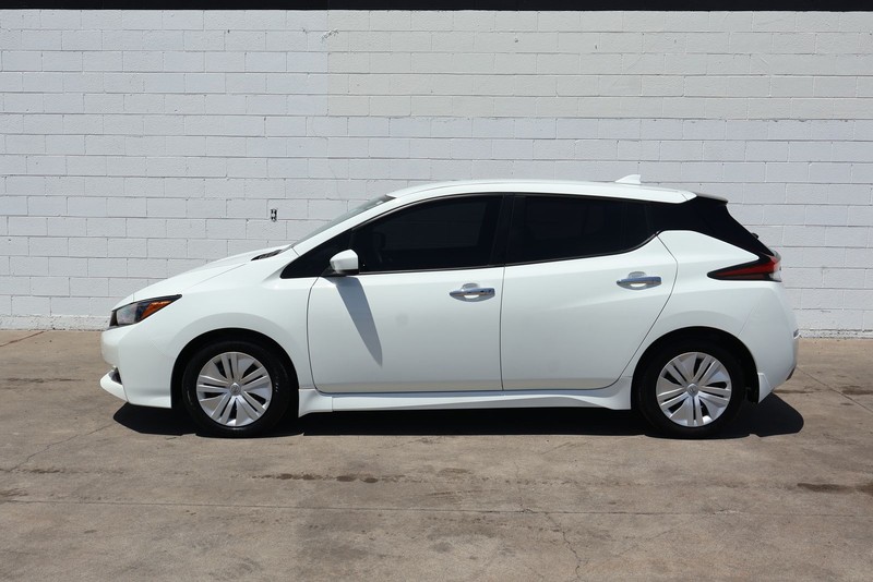 Nissan LEAF Vehicle Full-screen Gallery Image 12