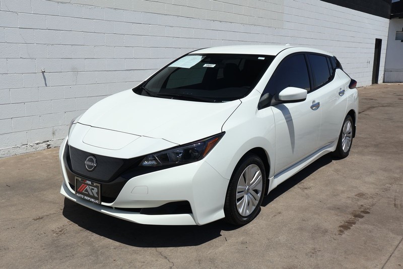 Nissan LEAF Vehicle Full-screen Gallery Image 13