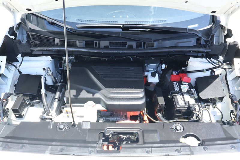 Nissan LEAF Vehicle Full-screen Gallery Image 14