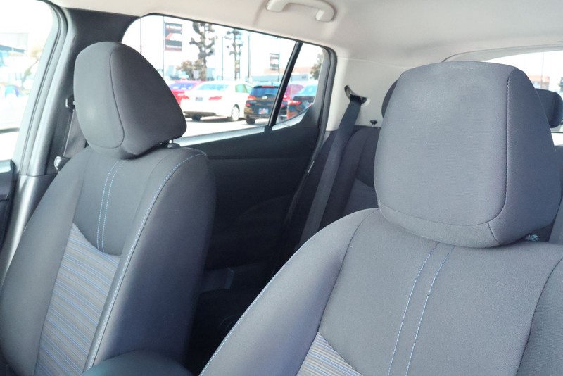 Nissan LEAF Vehicle Full-screen Gallery Image 18