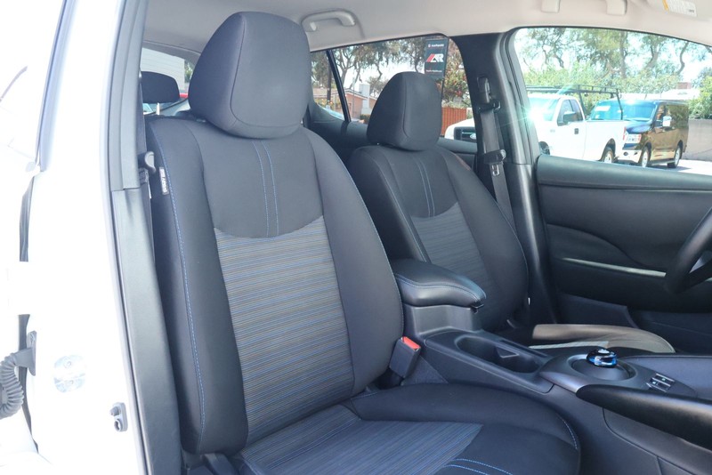 Nissan LEAF Vehicle Full-screen Gallery Image 20