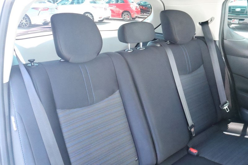 Nissan LEAF Vehicle Full-screen Gallery Image 21