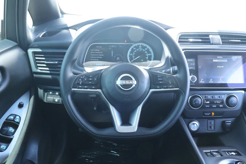 Nissan LEAF Vehicle Full-screen Gallery Image 25
